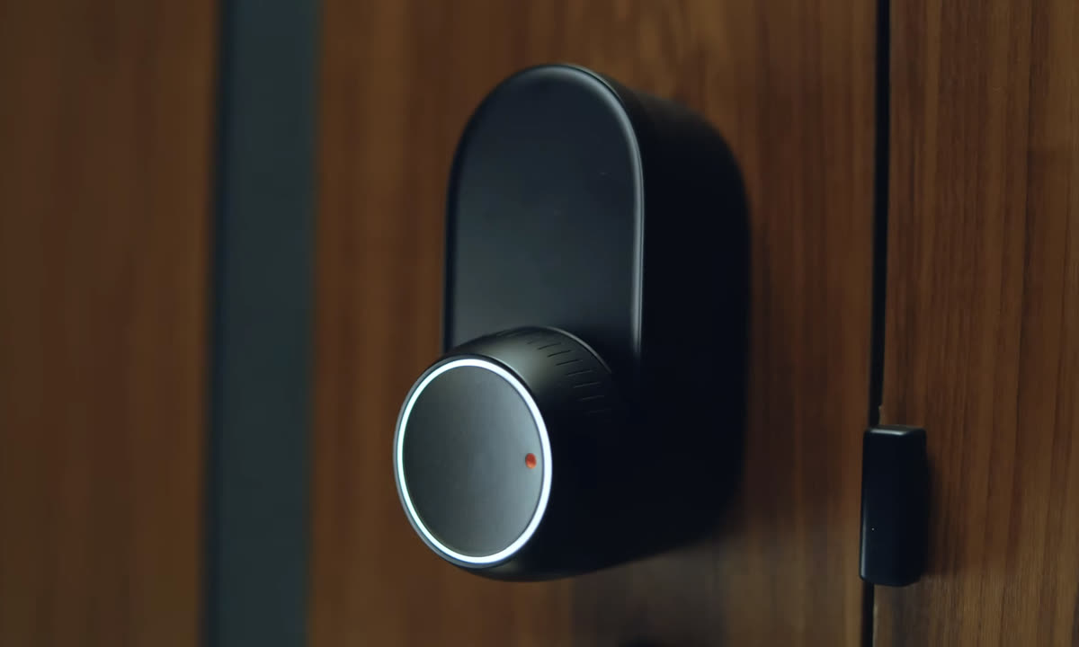 Lock Ultra installed on an indoor wooden door